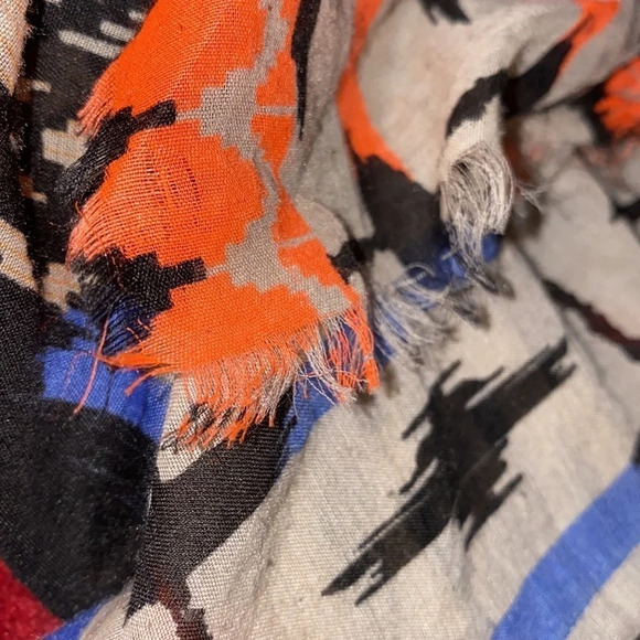 H&M urban print square scarf 🧣 - Picture 11 of 13